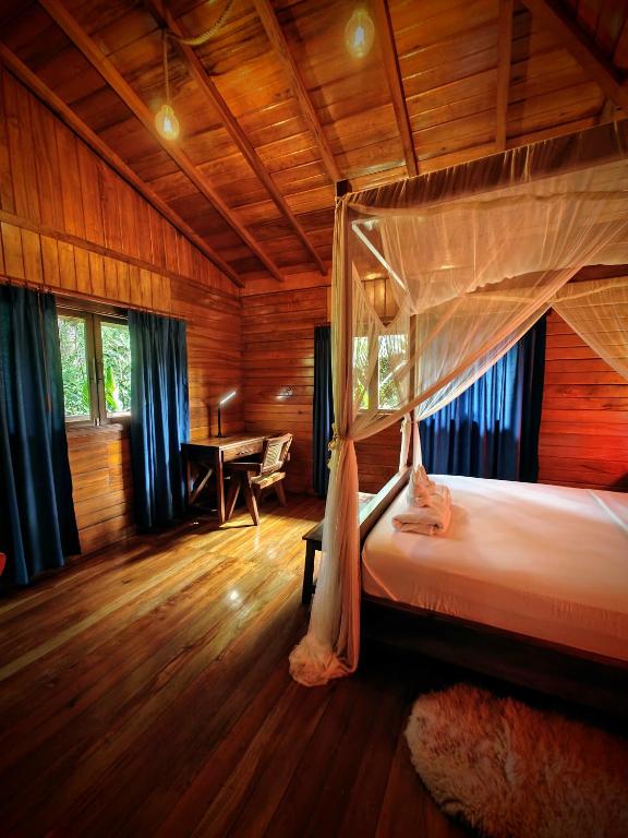 The River House - Upscale Lodge - Chalet D'une Chambre