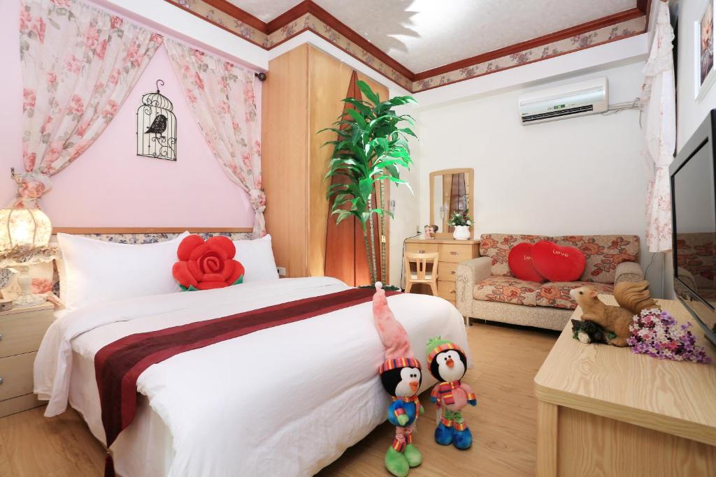 Postel nebo postele na pokoji v ubytování Flower Bird House B&B