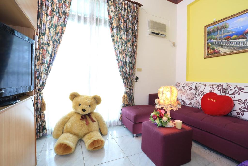 TV a/nebo společenská místnost v ubytování Flower Bird House B&B