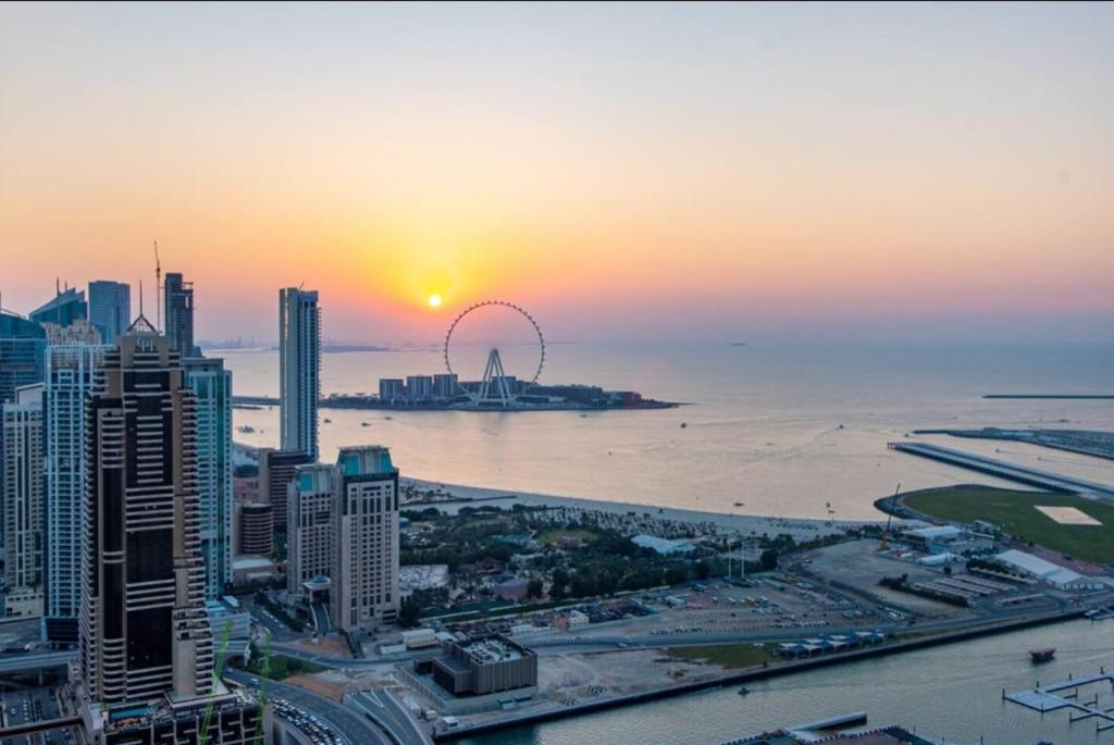 Fotografie z fotogalerie ubytování Look at My Sea View! 2BR Good for 4! v Dubaji