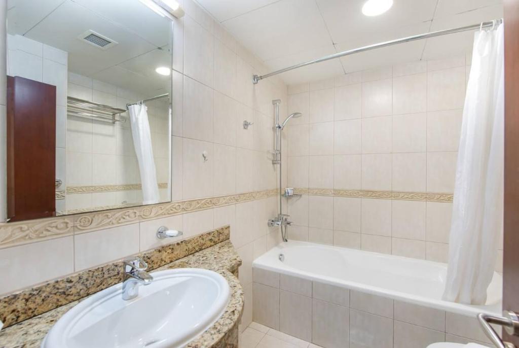 Fotografie z fotogalerie ubytování Look at My Sea View! 2BR Good for 4! v Dubaji