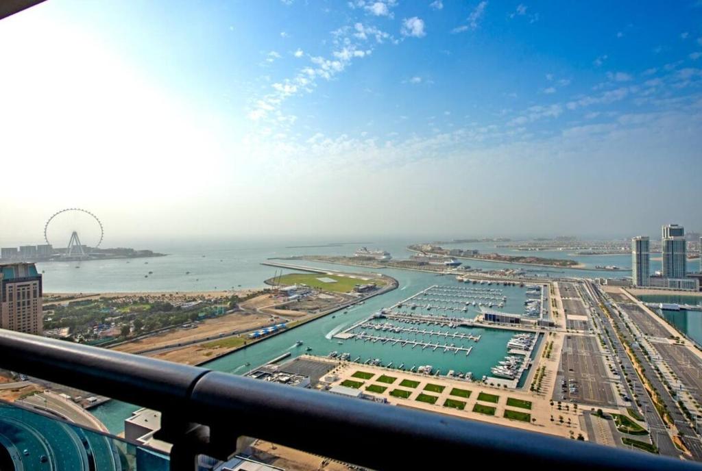 Fotografie z fotogalerie ubytování Look at My Sea View! 2BR Good for 4! v Dubaji