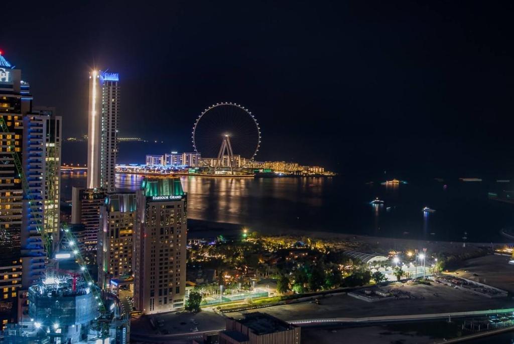 Fotografie z fotogalerie ubytování Look at My Sea View! 2BR Good for 4! v Dubaji