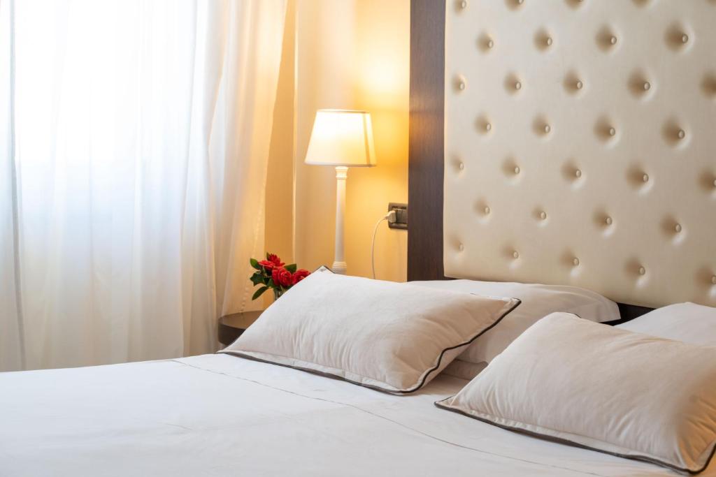 Postel nebo postele na pokoji v ubytování Hotel Manzoni Wellness&Spa