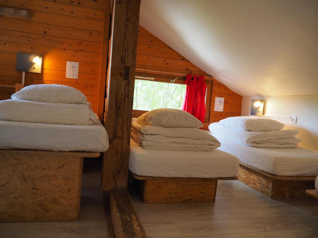 Auberge de Jeunesse HI La Clusaz - Bed In 6-Bed Female Dormitory Room