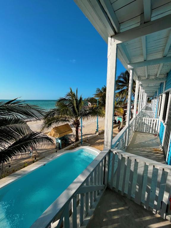 Bazén v ubytování El Faro by ÓOL Hotels nebo v jeho okolí