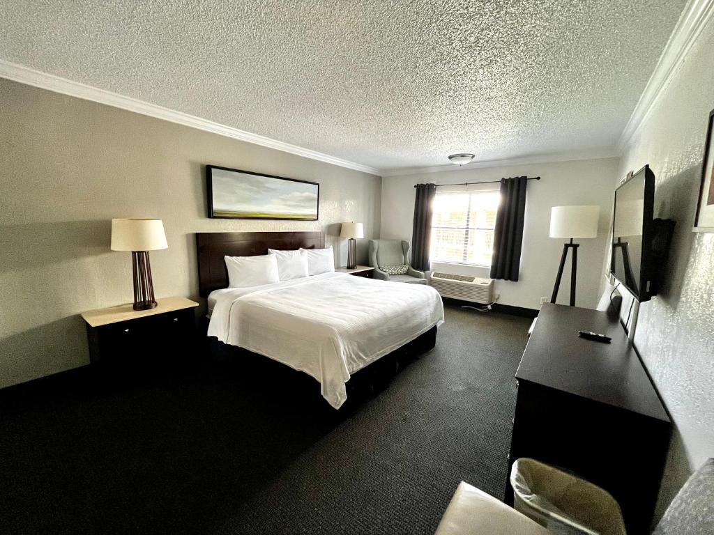At Home Inn - Pensacola - Luxury Suite Koning