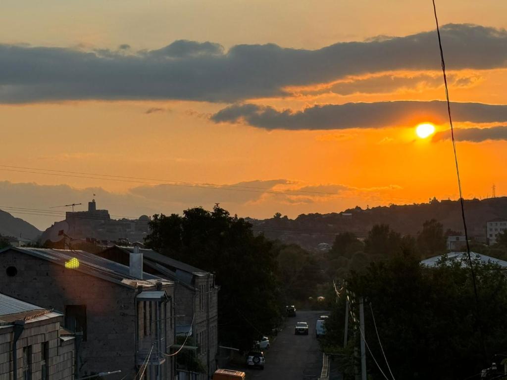 Východ nebo západ slunce při pohledu z apartmánu nebo okolí
