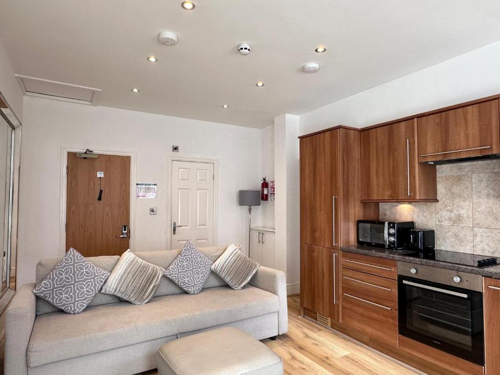 Kuchyň nebo kuchyňský kout v ubytování Granada Apartments Berkeley