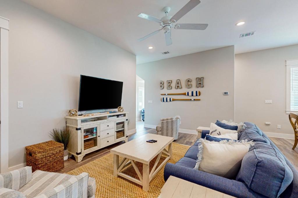 TV a/nebo společenská místnost v ubytování Palmilla Beach Homes