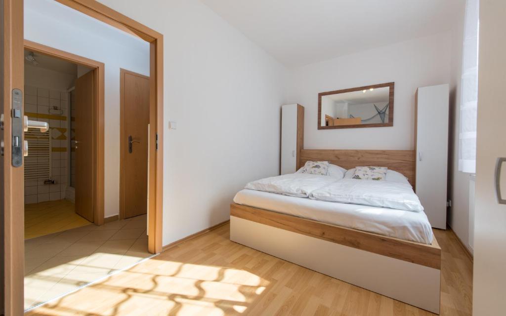 Postel nebo postele na pokoji v ubytování Apartmán Jonáš u pláže
