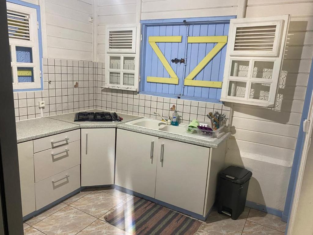 Kuchyň nebo kuchyňský kout v ubytování Villa Simone