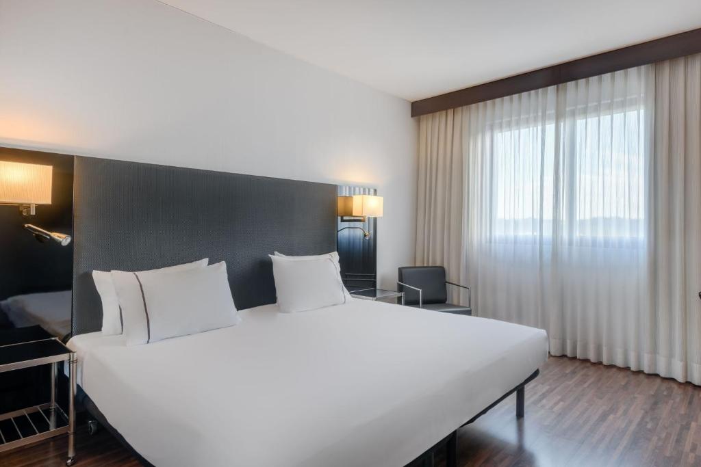 Postel nebo postele na pokoji v ubytování AC Hotel Vicenza by Marriott