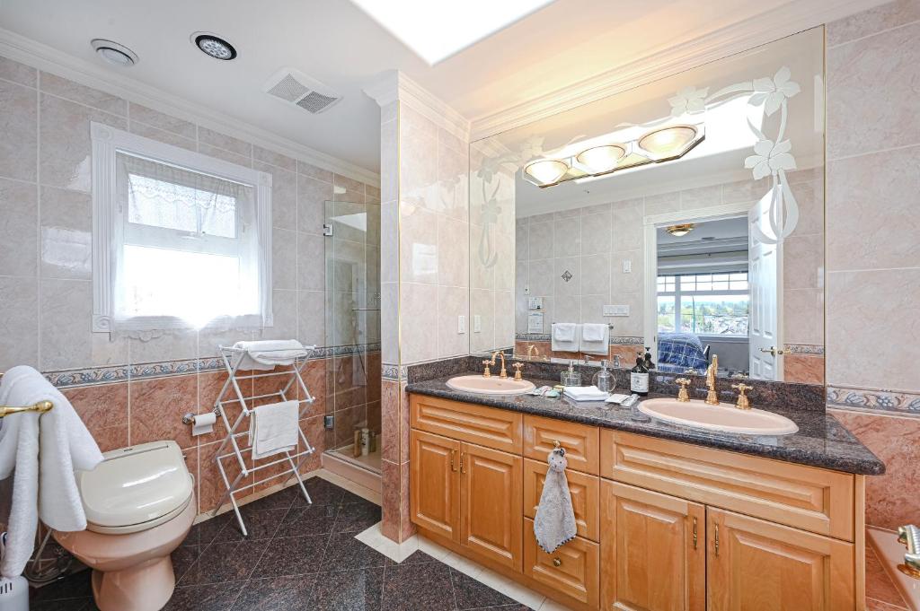 7 Bedrooms in the Heart of Vancouver - Resim 3