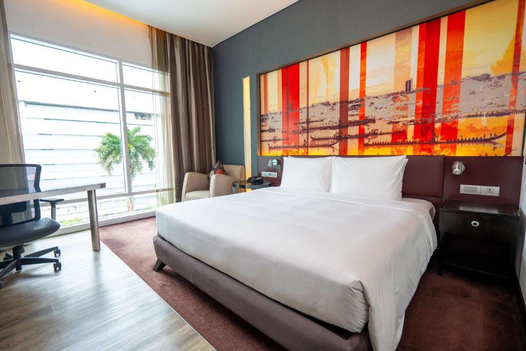 
Deluxe Room with City View
