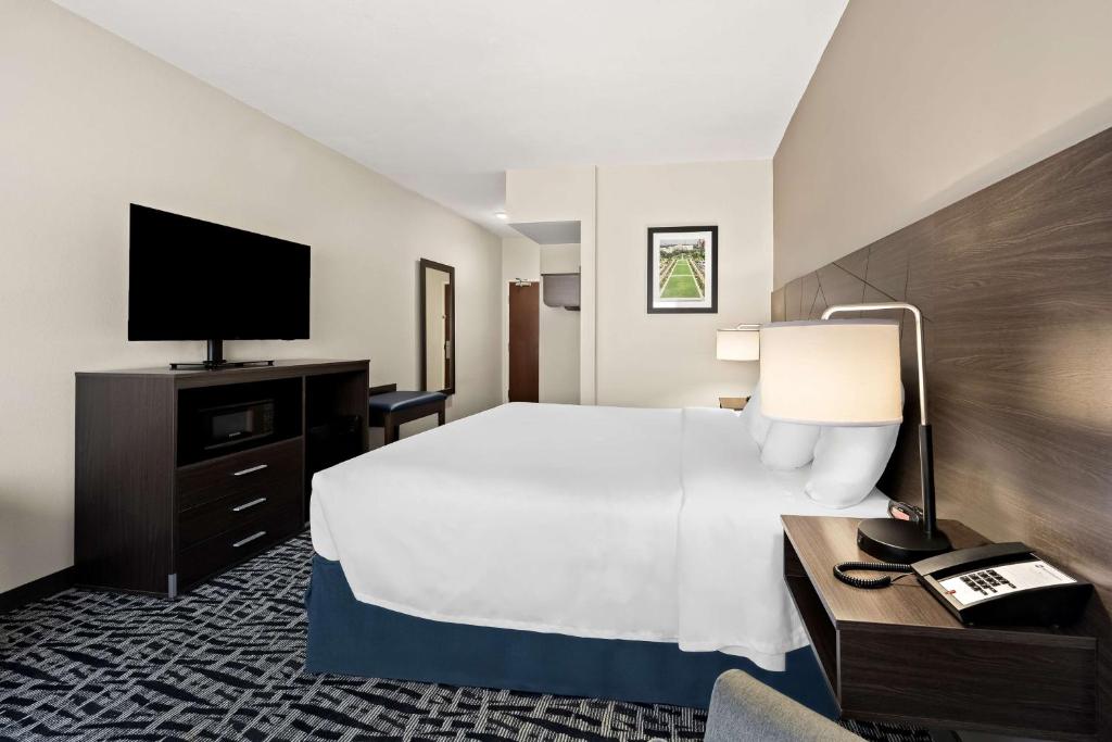 Best Western Bryan College Station - King Room - Disability Access