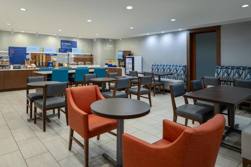 Posezení v ubytování Holiday Inn Express Vancouver North by IHG