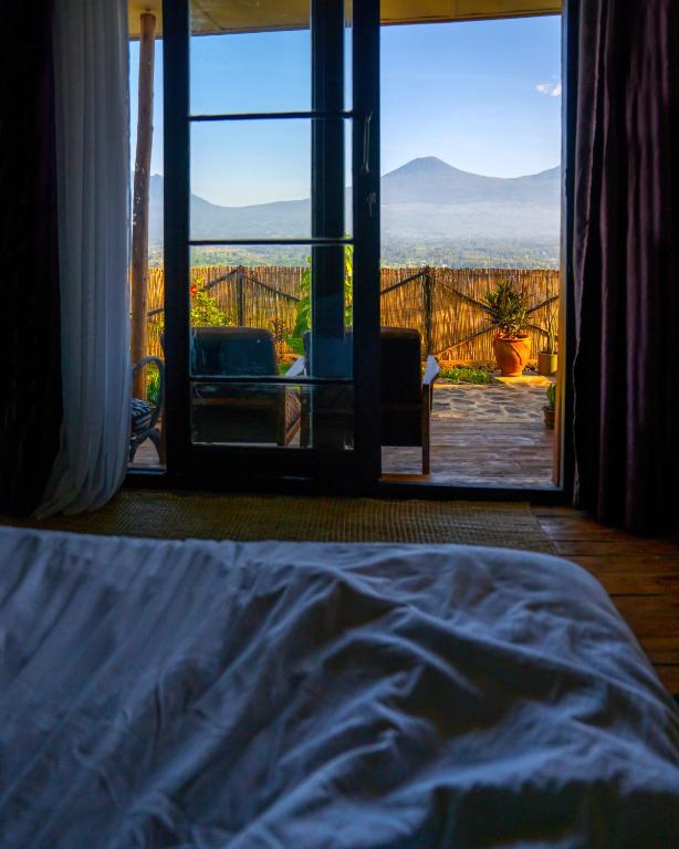Khaya Nzuri Romantic Hilltop Cabin with Virunga Views