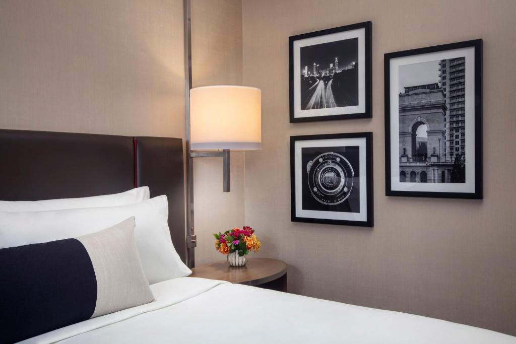 Omni Atlanta Hotel at Centennial Park - Premier Executive Room Park View - 1 King Bed