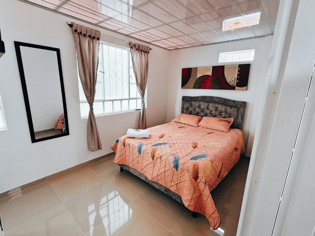 Postel nebo postele na pokoji v ubytování C habitación con baño privado
