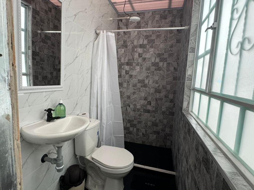 Koupelna v ubytování C habitación con baño privado