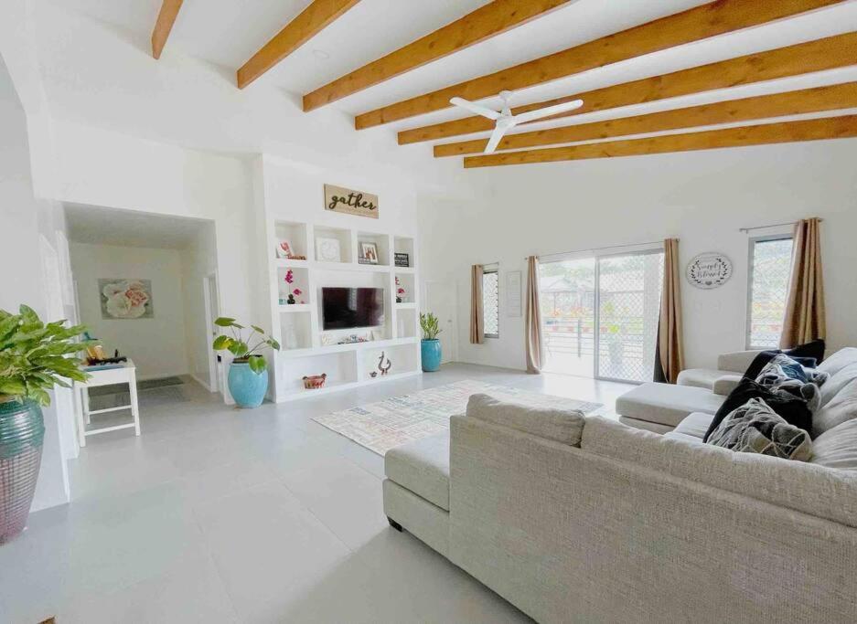 TV a/nebo společenská místnost v ubytování TnT Home