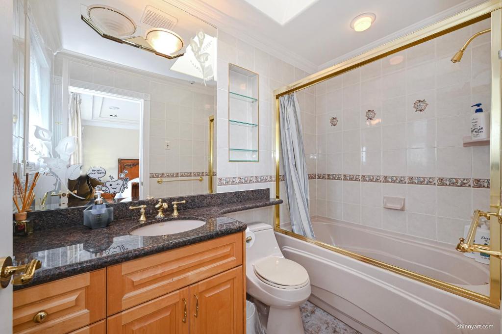 7 Bedrooms in the Heart of Vancouver - Resim 8