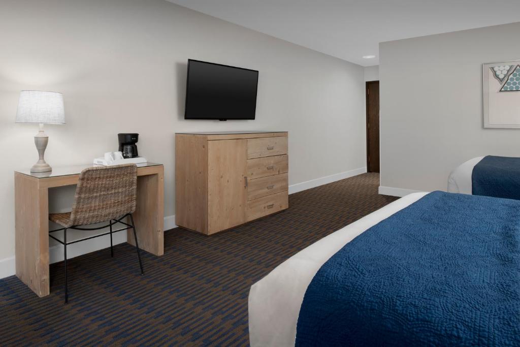 Postel nebo postele na pokoji v ubytování Ashland Hills Hotel & Suites