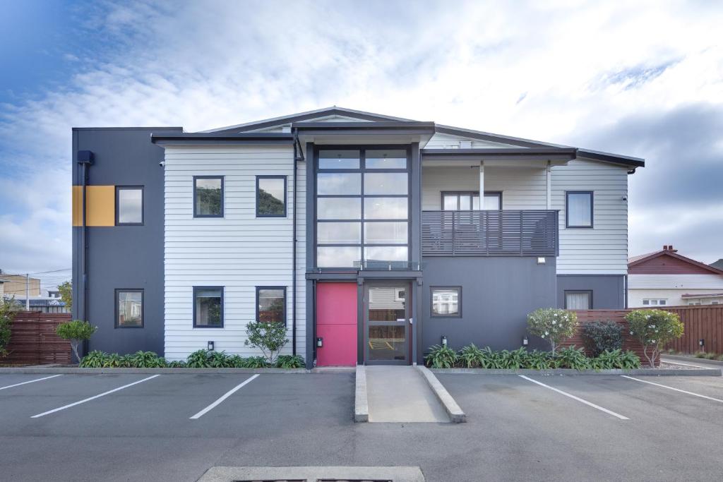 Ava Lodge - Resim 37