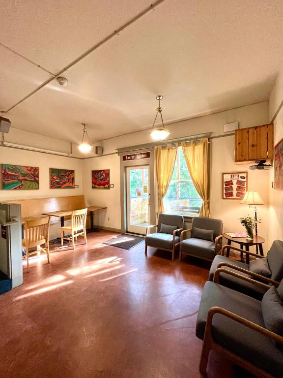 Northwest Portland Hostel photo