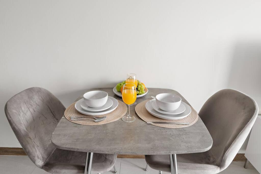 Foto dalla galleria di FIRST CLASS Studio Rustic Charm in SOL BAY a Dubai