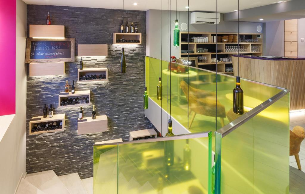 Swiss Wine by Fassbind - Resim 18