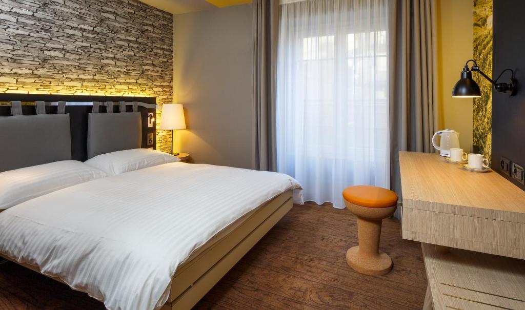 Swiss Wine by Fassbind - Resim 24