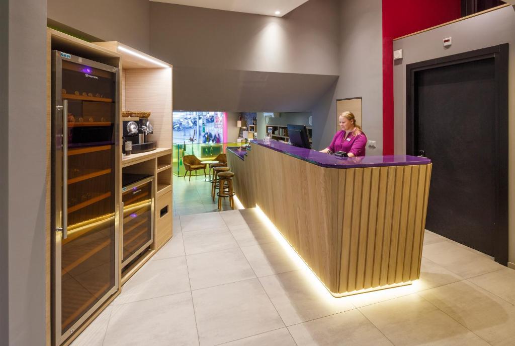 Swiss Wine by Fassbind - Resim 28