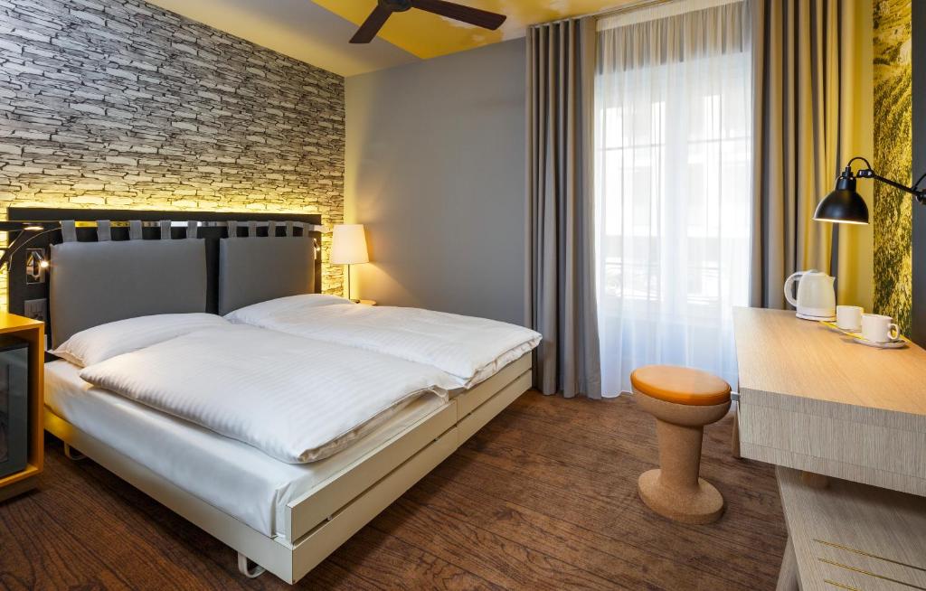 Swiss Wine by Fassbind - Resim 34