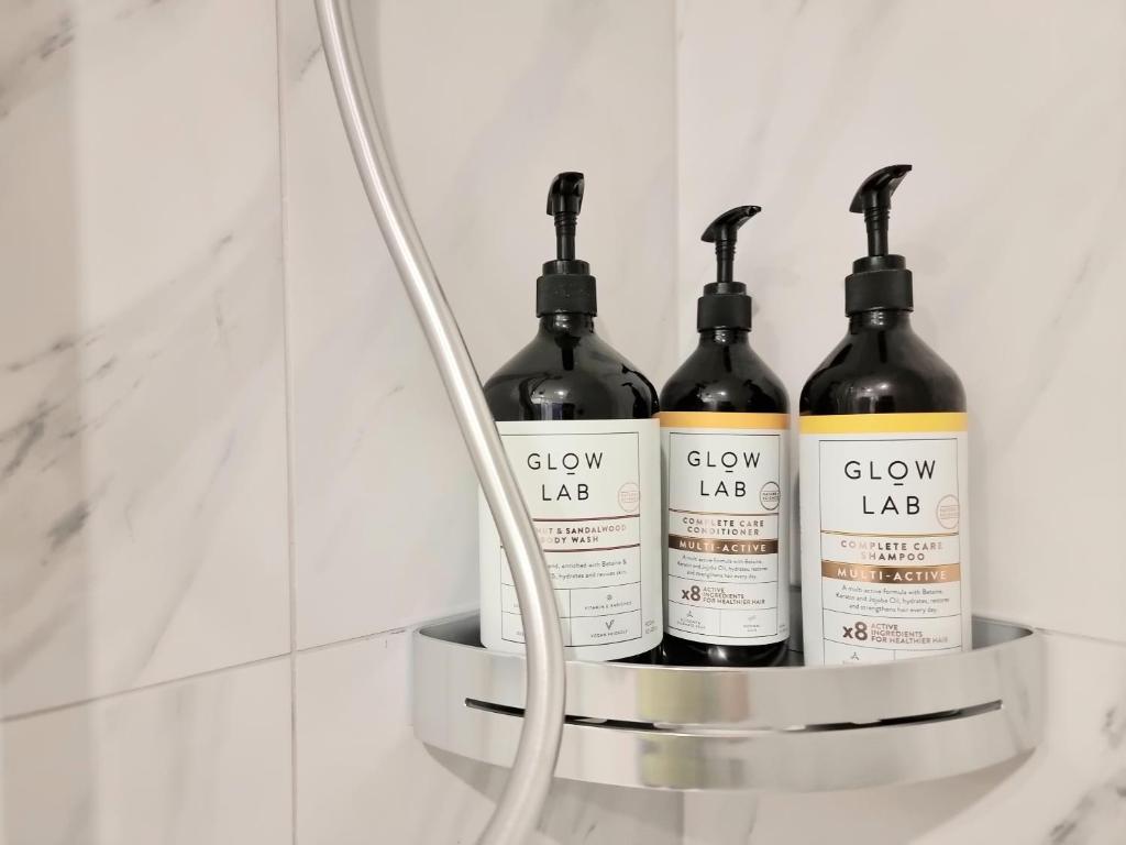 Brand new Central Studio on Wilmer - Resim 20