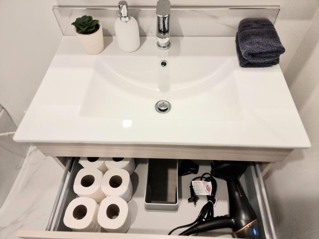 Brand new Central Studio on Wilmer - Resim 16