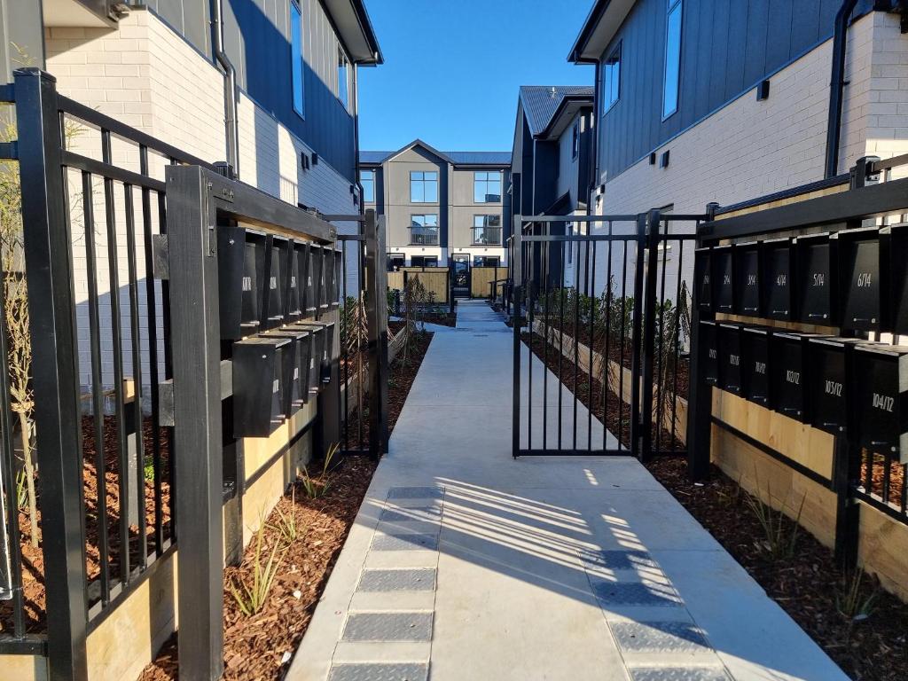 Brand new Central Studio on Wilmer - Resim 23