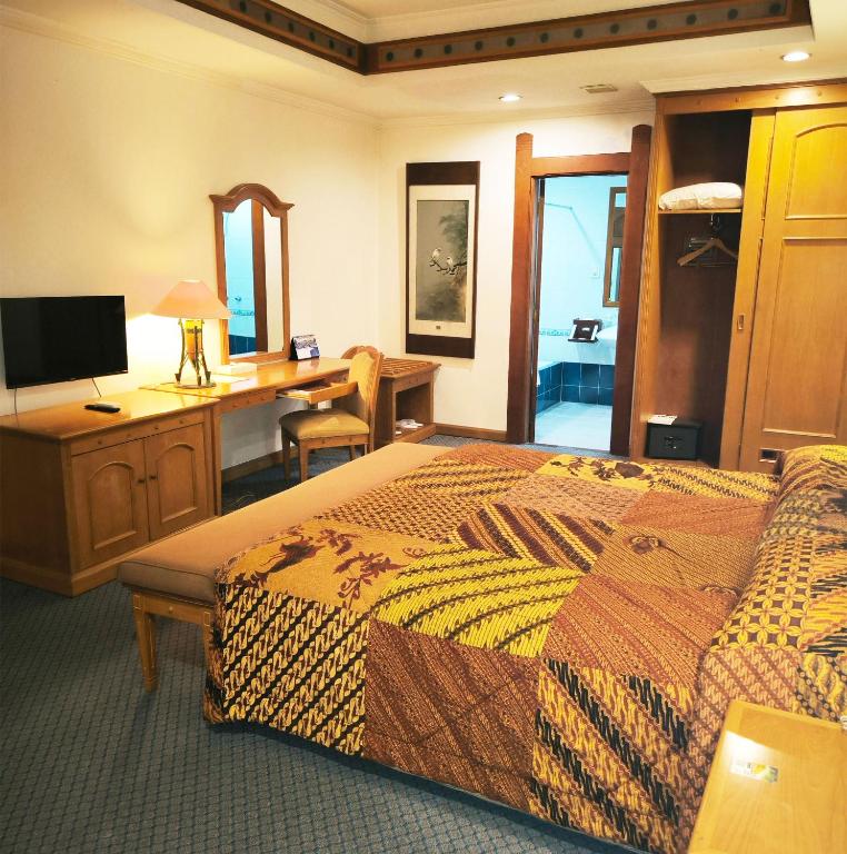 Televiisor ja/või meelelahutuskeskus majutusasutuses Kresna Hotel