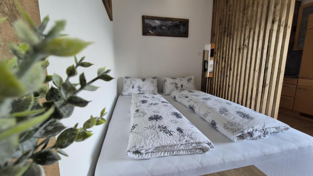 Postel nebo postele na pokoji v ubytování Alpenzauber Tilg