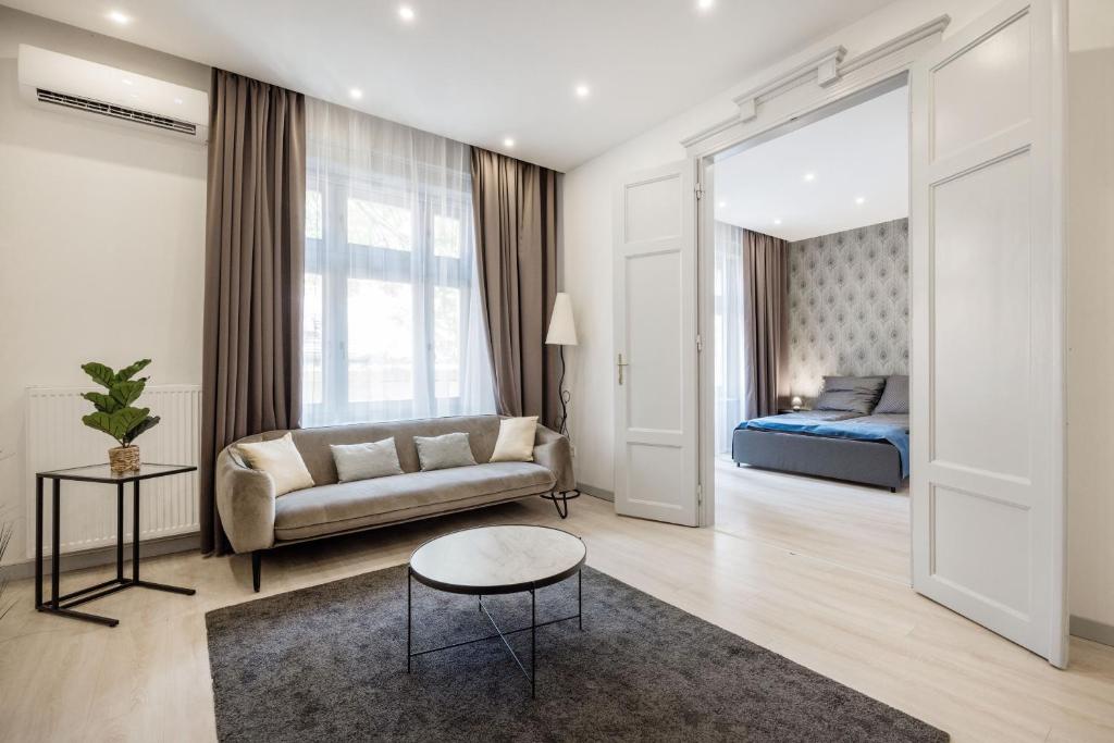 Elegant Two-bedroom Apartment in the Centre 1077 Budapest, Dob u. 71 kép - 1