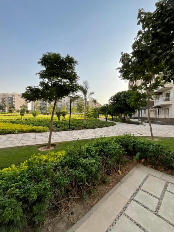 Zahrada ubytování Madinaty B12 Shared Apartment With Private Rooms - One minute from Mall - غرفة خاصة في شقة مشتركة