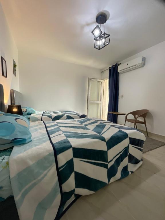 Postel nebo postele na pokoji v ubytování Madinaty B12 Shared Apartment With Private Rooms - One minute from Mall - غرفة خاصة في شقة مشتركة
