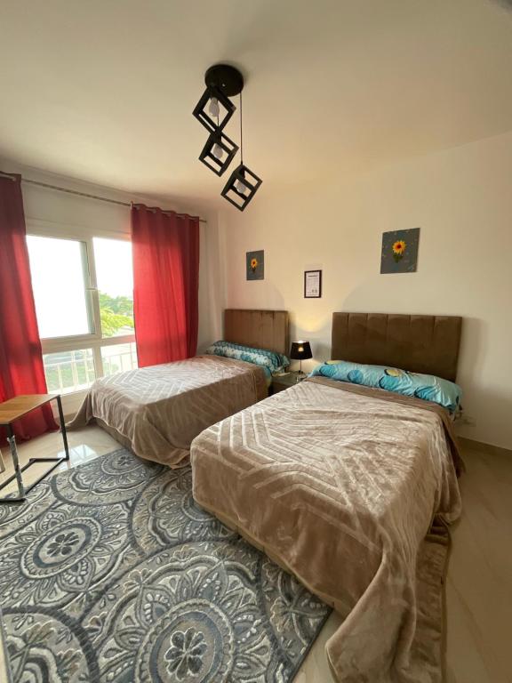 Postel nebo postele na pokoji v ubytování Madinaty B12 Shared Apartment With Private Rooms - One minute from Mall - غرفة خاصة في شقة مشتركة