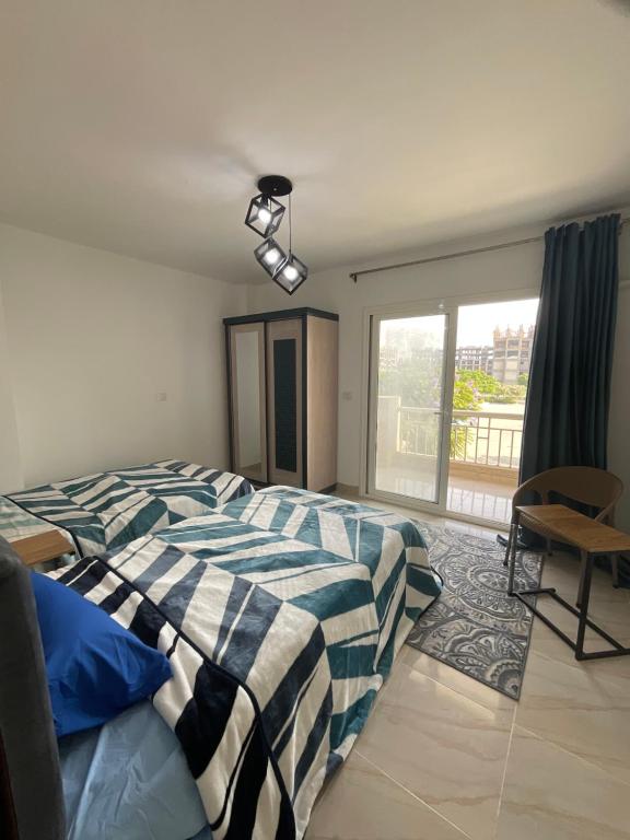 Postel nebo postele na pokoji v ubytování Madinaty B12 Shared Apartment With Private Rooms - One minute from Mall - غرفة خاصة في شقة مشتركة