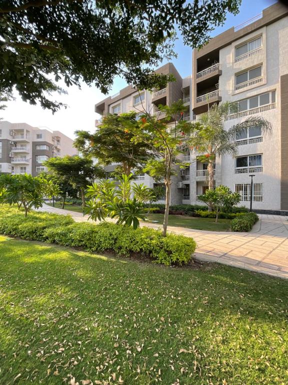Zahrada ubytování Madinaty B12 Shared Apartment With Private Rooms - One minute from Mall - غرفة خاصة في شقة مشتركة