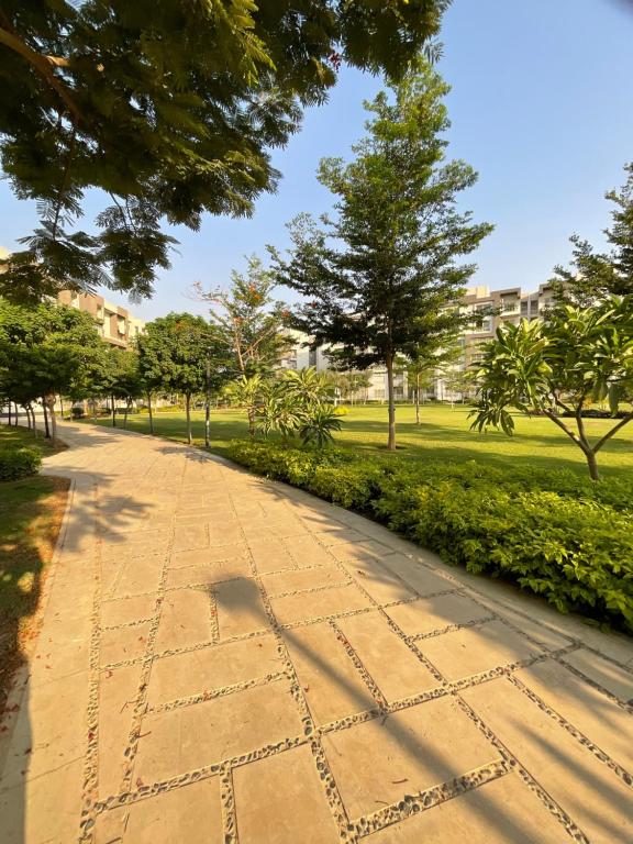Zahrada ubytování Madinaty B12 Shared Apartment With Private Rooms - One minute from Mall - غرفة خاصة في شقة مشتركة