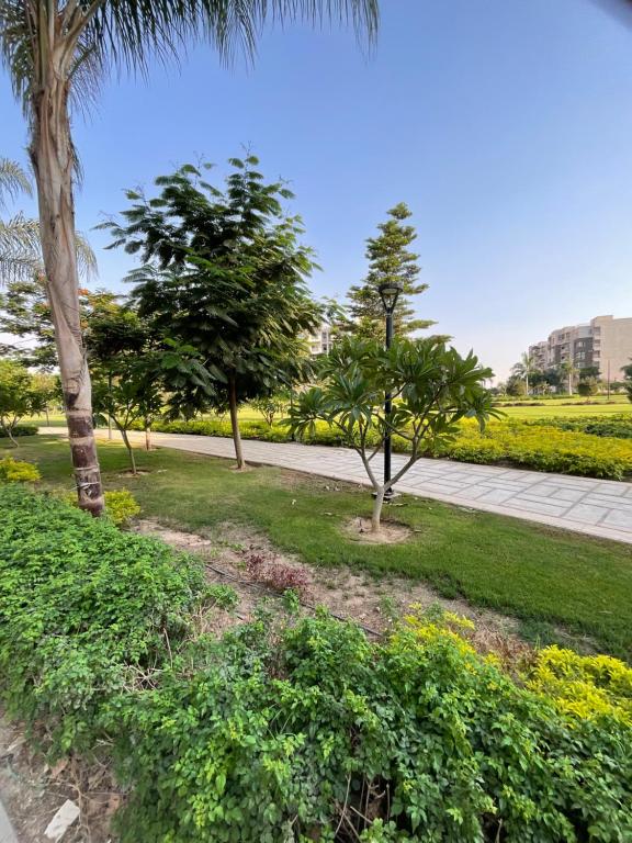 Zahrada ubytování Madinaty B12 Shared Apartment With Private Rooms - One minute from Mall - غرفة خاصة في شقة مشتركة