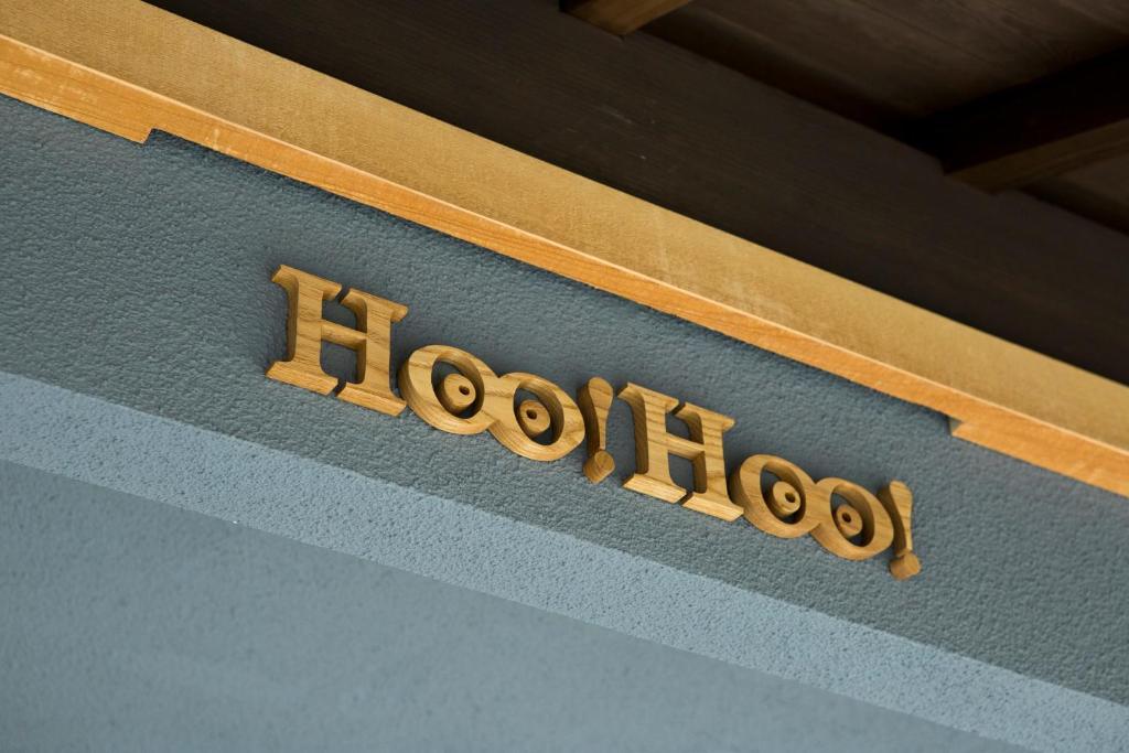 Sijil, anugerah, tanda atau dokumen lain yang dipamerkan di Hoo!Hoo!