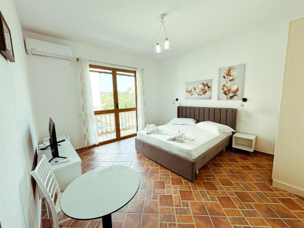 Rúm í herbergi á Vizion Hotel